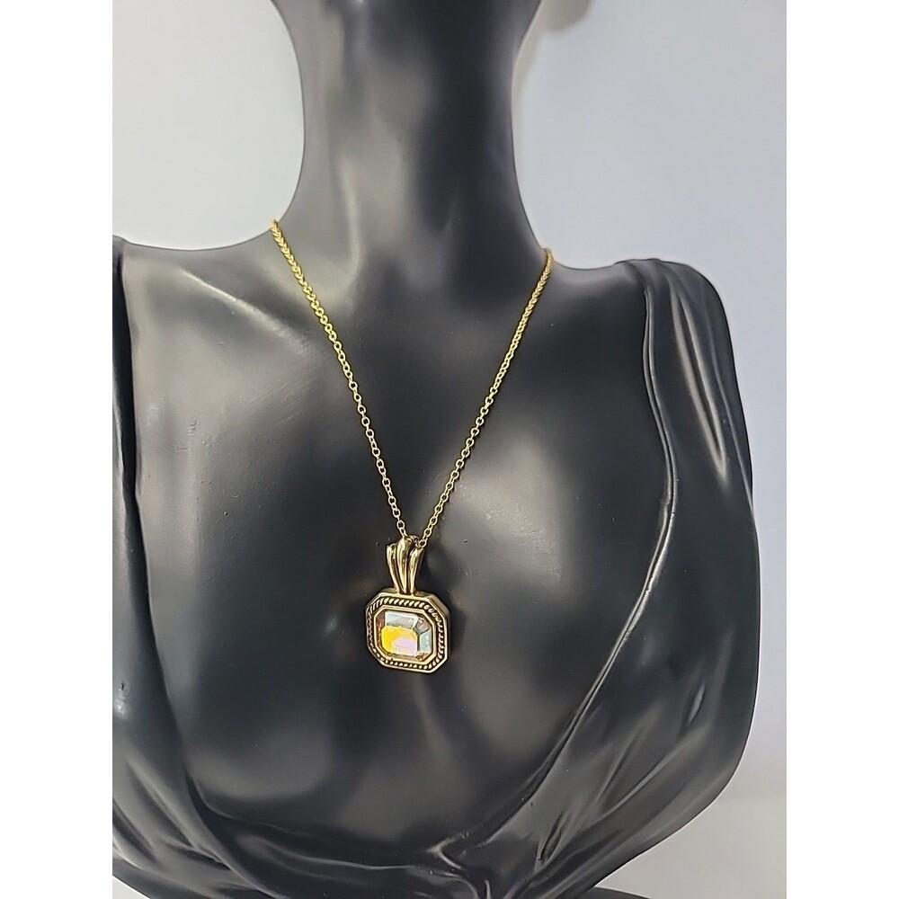 Vintage‎ Gold Tone Green Iridescent Rectangle Solitaire Crystal Pendant Necklace